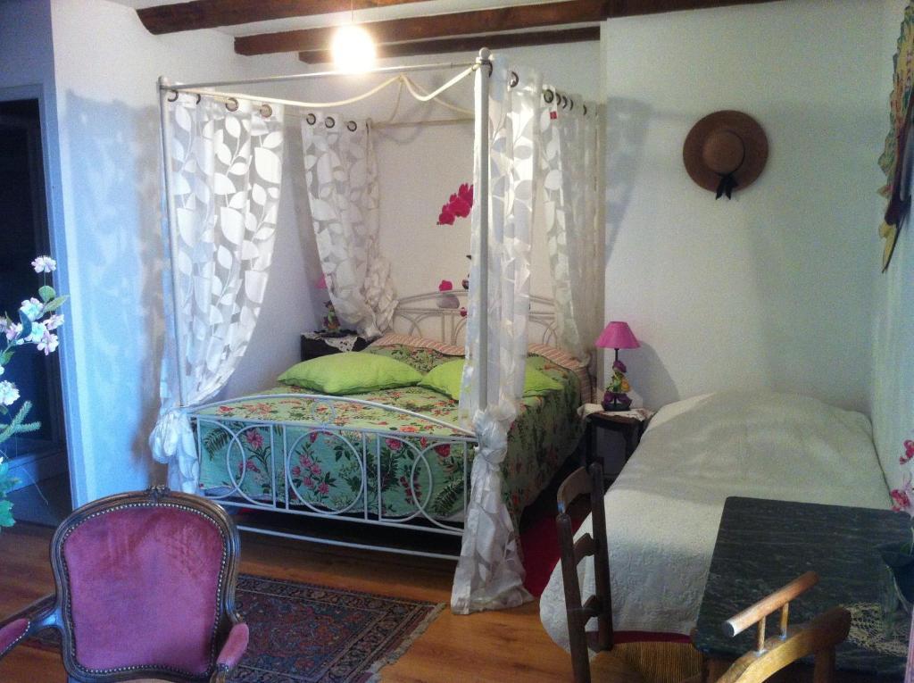 Ferme Du Montheu Bed & Breakfast Dommartin-sous-Amance Ruang foto